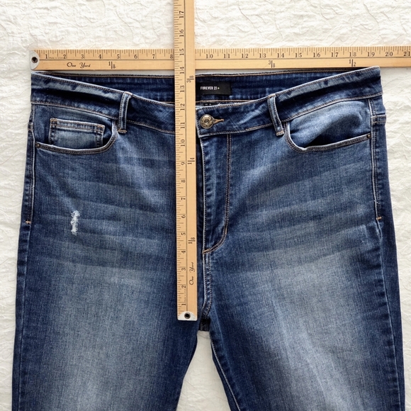 Forever 21+ High Rise Flare Stretch Jeans, Longer Length Size 16 - Picture 8 of 14